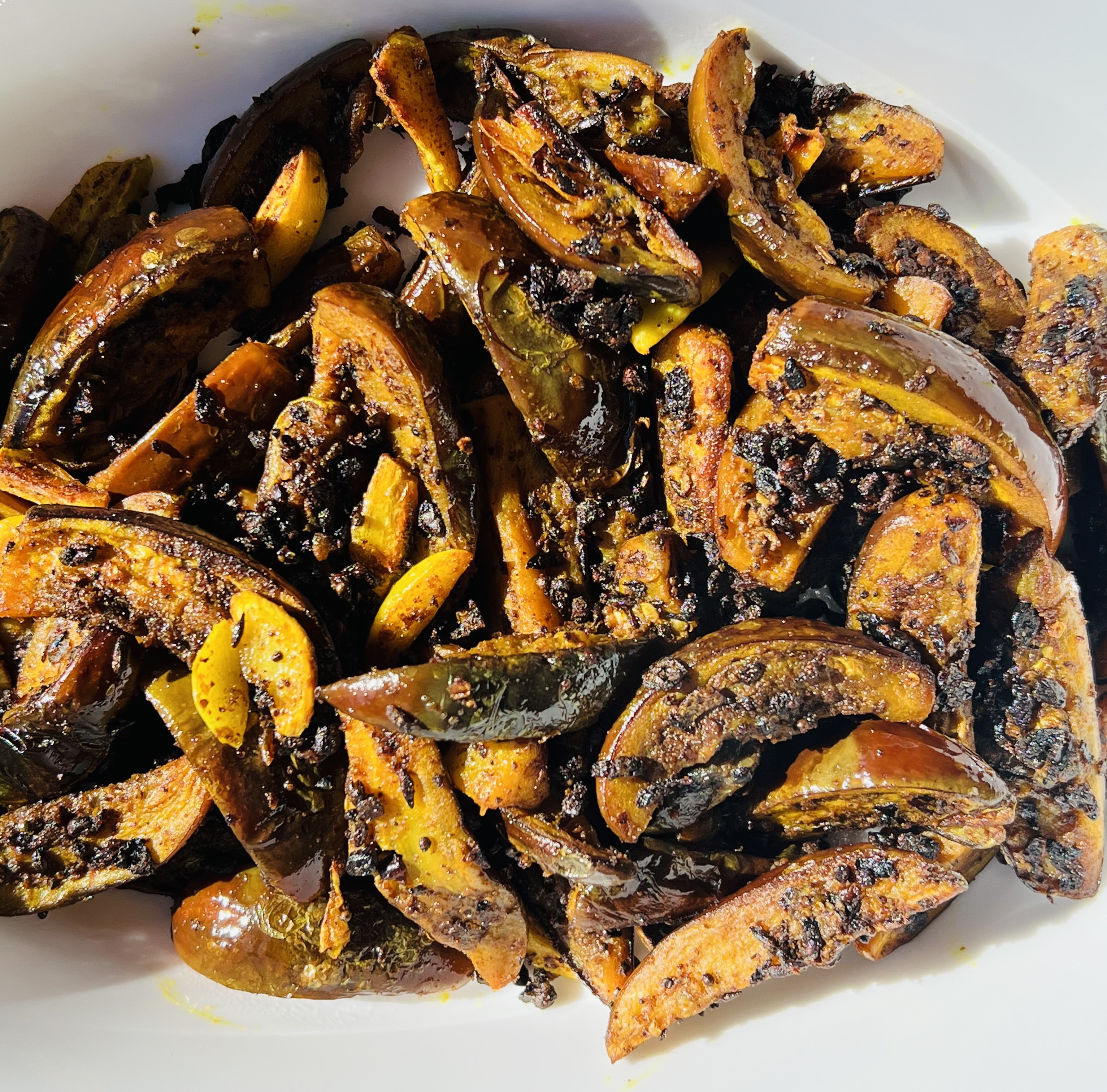 Kathirikkai Poondu Thuvattal (Eggplant & Garlic Stir Fry)